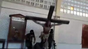 Zobacz jak ISIS niszczy katolicki kościół na Filipinach. Trwają czystki etniczne!