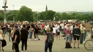 Nasilają się protesty Niemców przeciwko obostrzeniom