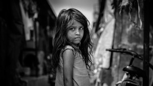 Straszne! Terrorystka z ISIS zabiła 5-letnią niewolnicę. Przykuła ją do łańcucha