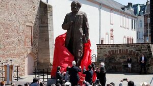 Społeczeństwo socjalistyczne i jego przejawy