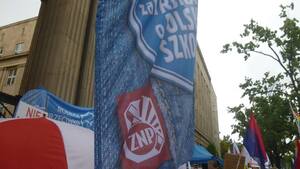 Pracują 50%  czasu pracy pracownika z sektora prywatnego, zarabiają 80% pensji, i nikt ich nie rozlicza z efektów pracy