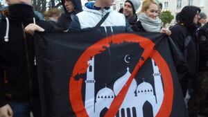 "Uchodźcy niemile widziani" - marsze protestacyjne w Niemczech