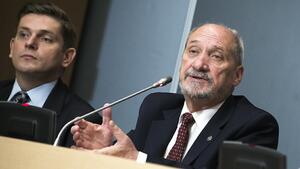 Minister Macierewicz pozywa do sądu Gazetę Wyborczą