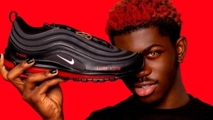 SZOK! Buty Nike z motywem satanistycznym!