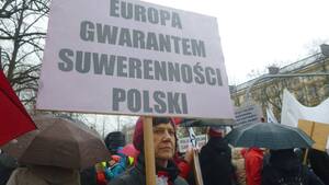 Demonstracja anty-TVP i anty-PiS. Seniorzy w akcj