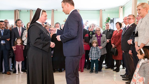 Para prezydencka odwiedziła sierociniec Dom Pokoju- Prezydent odznaczył siostrę Szczepanę