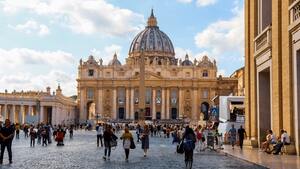 SKANDAL! Watykańscy urzędnicy zamykali klasztory, aby budować... hotele!