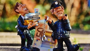  „Na temat" i „Wyborcza" oskarżają o wyłudzenie i oszustwo szefa fundacji oskarżającej księży o pedofilię