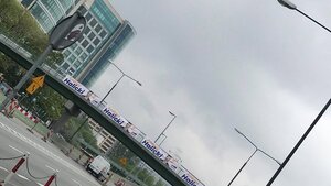 Huebner oskarża Halickiego o zrywanie plakatów