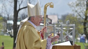 Abp Marek Jędraszewski - Ateizm doprowadził do bezmiaru okrucieństw, przemocy, poniżania ludzkiej godności, wojen