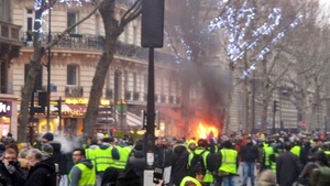 Kolejna fala protestów „żółtych kamizelek”. Policja blokuje dostęp do Pałacu Elizejskiego