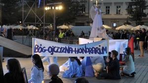Pohańbienie Polski i wiary na Rynku w Krakowie