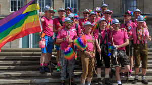 Adopcja dzieci przez pary homoseksualne w Polsce? Skandaliczna decyzja Naczelnego Sądu Administracyjnego