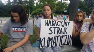 Fotorelacja z Młodzieżowego Strajku Klimatycznego. Piosenki na komunistyczną nutę. Aktywiści gejowscy. Brednie o globalnym ociepleniu