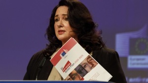 Komisarz ds. równości UE Helena Dalli za uznaniem praw rodzinnych dla osób LGBT. Polscy chadecy przeciwko neomarksistowskim pomysłom maltańskiej polityk Partii Pracy