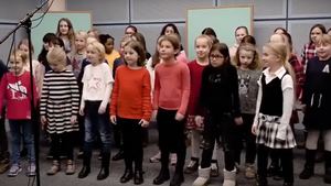 Niemieckie dzieci śpiewały: "Moja babcia to stara świnia ekologiczna"