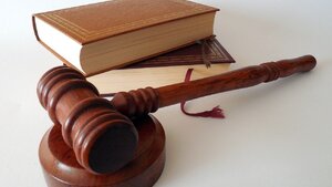 Lecą, lecą słowa…, czyli o dramacie polskiego sądownictwa
