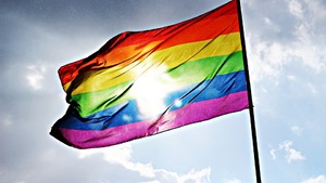 Tęczowy orzeł nie łamie prawa?