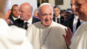 Polski zakonnik dosłownie nokautuje wspierającego muzułmańską imigrację papieża Franciszka