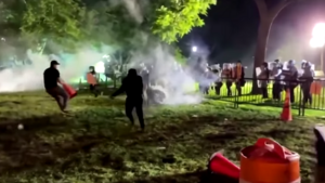 To już rewolucja? Prezydent Trump musiał zejść do schronu