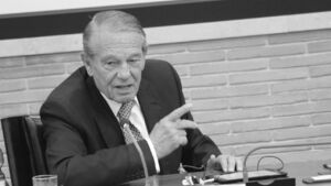 Zmarł jeden z najbardziej zaufanych ludzi Jana Pawła II. Informował świat o stanie zdrowia papieża