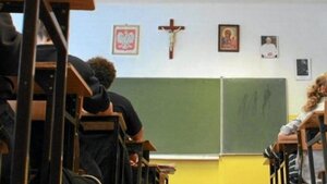 Coroczne ponawianie deklaracji dot. uczestnictwa w religii – niezgodne z przepisami