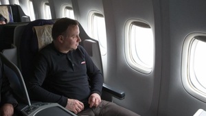 „Wyborcza” pyta czy Duda w koszulce marki Red is Bad to żenada?