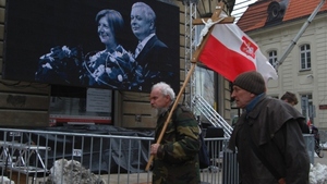 Polacy modlą się za ofiary katastrofy smoleńskiej. ZDJĘCIA!