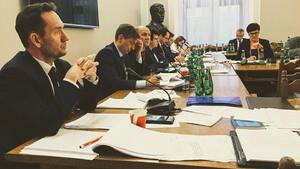 Likwidacja patologii wyborczych musi się łączyć z upartyjnieniem struktur?