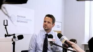 "Pan lepi drzwi, a on chodzi z konkretami". Olejnik do Trzaskowskiego o spadających sondażach