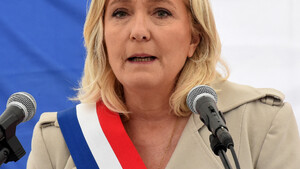 Dziennikarz zadał pytanie Marine Le Pen! Takiej reakcji NIKT się nie spodziewał [WIDEO]