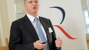 Wipler: Oficerów prowadzących z SB zastąpili oficerowie prowadzący firm farmaceutycznych