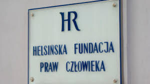 Helsińska Fundacja Praw Człowieka robi sprawę rasistowską z niewpuszczenia agresywnego Murzyna do autobusu