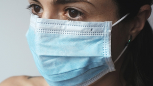 SZOK! Eksperci przeciwni zdejmowaniu maseczek w klasach w których WSZYSCY są zaszczepieni!