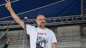 Mateusz Kijowski myśli o emigracji z Polski do Londynu bo żyje w nędzy. Nie ma pieniędzy na jedzenie dla siebie i dzieci