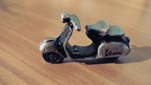 Co łączy wieżowiec Warsaw Spire i pewien skuter? Niecodzienny incydent w Warszawie