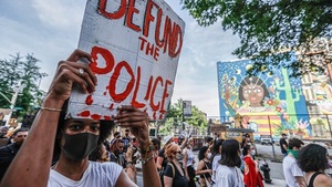 BLM w poważnych tarapatach. Statystki mówią jasno: To czarnoskórzy policjanci częściej zabijają murzynów 