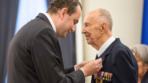 Odznaczenie Krzyżem Oficerskim Orderu Zasługi RP