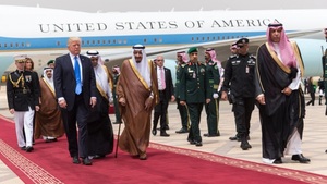 Trump w Arabii Saudyjskiej o terrorystach: Wygnać ich z tej ziemi
