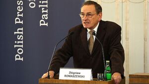 Zniszczono tablicę upamiętniającą Zbigniewa Romaszewskiego. Jego córka nie wytrzymała