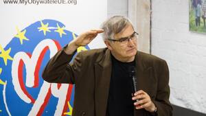 Łukaszewicz o Polakach: Są niedouczeni, wystaje im słoma z butów