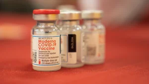 SZOK! TEN kraj CAŁKOWICIE zrezygnował ze szczepionki na COVID-19 Moderna! "Za duże ryzyko"