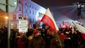 Mało ludzi na odsłonięciu pomnika Kaczyńskiego!