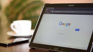 Google łączy ruch równości rasowej z ruchem „praw” LGBT