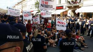 Postępująca jak faszyści groteskowa opozycja wielokrotnie atakowała marsz patriotów z okazji 1920 roku