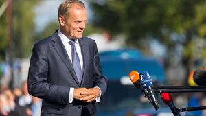 Tusk: Nie musimy wstawać z kolan, bo nigdy na nich nie byliśmy
