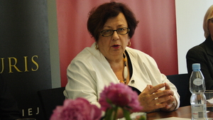 Prof. Ewa Dmoch-Gajzlerska: Lekarze woleliby udzielić pomocy perinatalnej zamiast kierować na aborcję