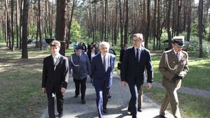 Hołd ofiarom zbrodni sowieckich okresu stalinowskiego na Polskim Cmentarzu Wojennym w Kijowie-Bykowni