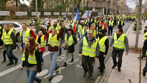 "Ograniczanie konstytucyjnego prawa". Tak francuskie władze będą „chronić” obywateli przed „żółtymi kamizelkami”