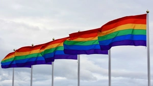 Węgrzy przeciw LGBT! Rozbili „Tęczową Statuę Wolności”
